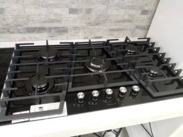 Defy dhg 931,5 burner gas on glass hob.