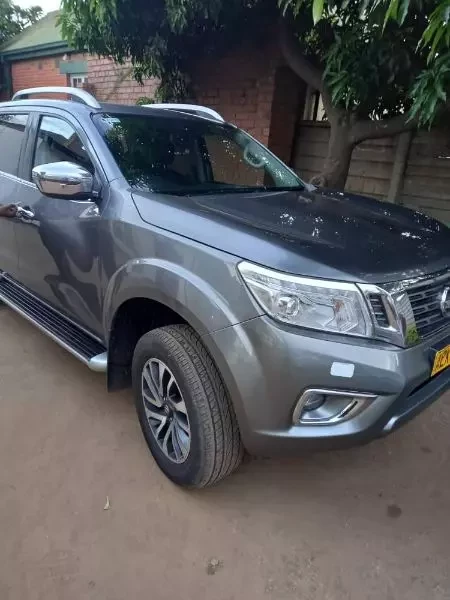 NISSAN NAVARA