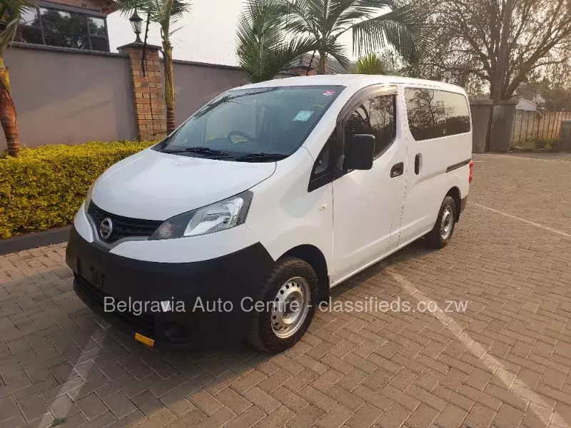 Nissan NV200 2015