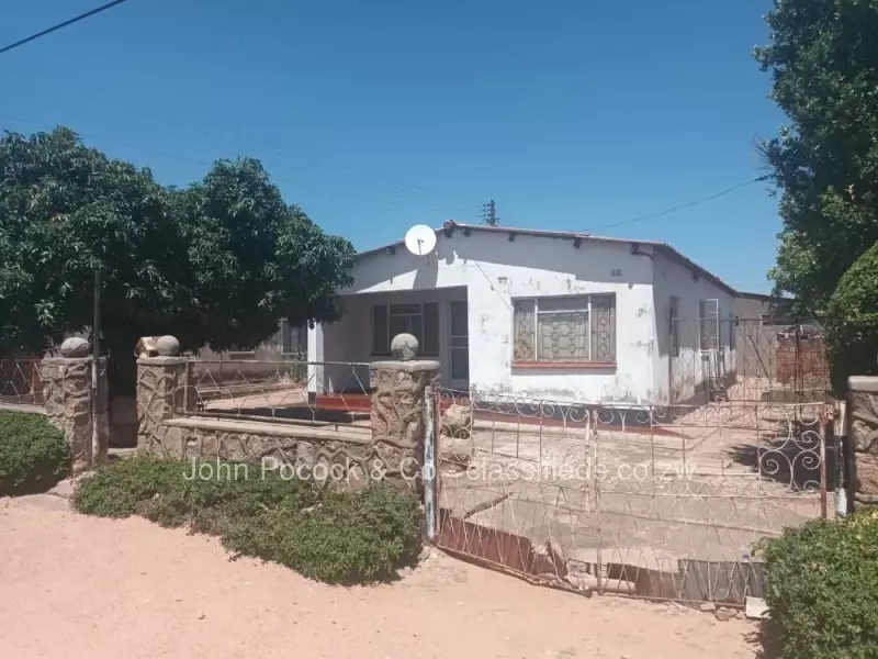 Emakhandeni - House