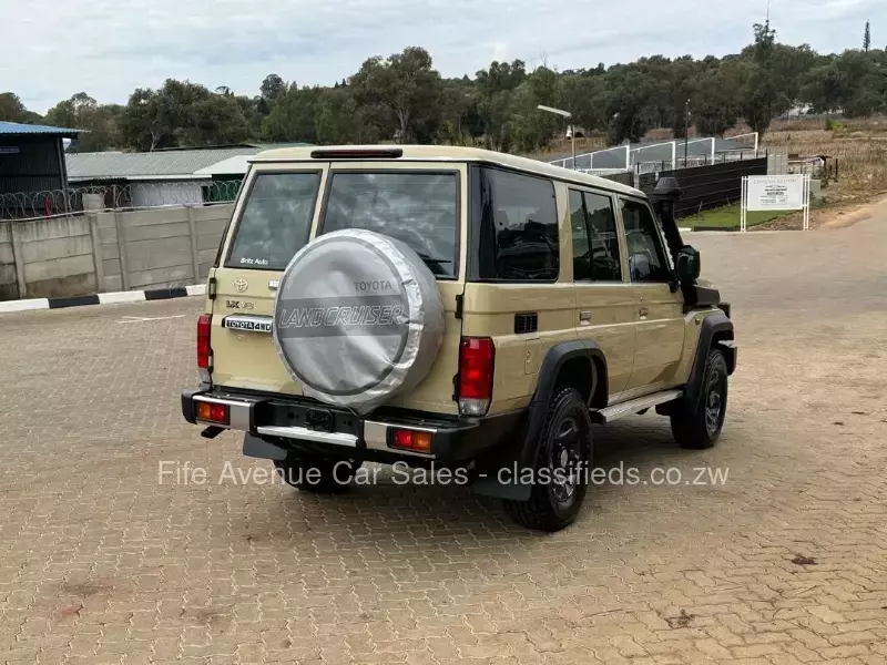 Toyota Land Cruiser Station Wagon 2024