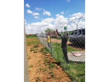 Diamond Mesh Fence With Razor Wire