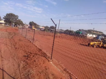 Diamond Mesh Fence With Barbed Wire On Top