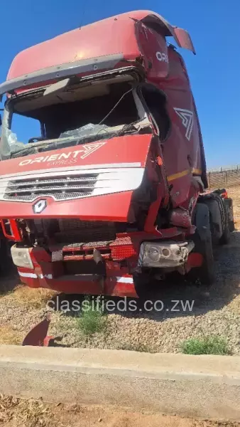 Renault premium lander truck stripping for parts