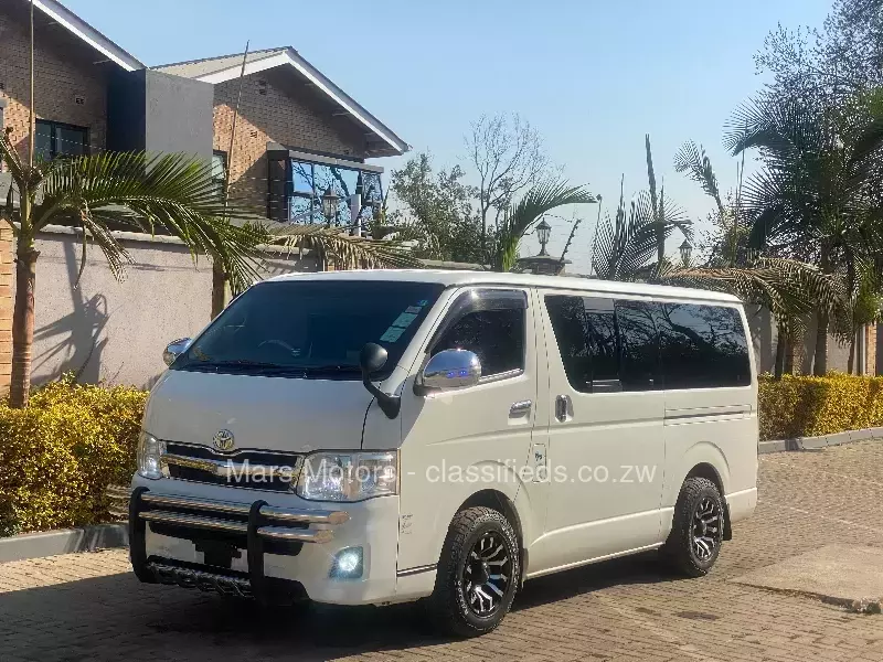 Toyota Hiace 2015