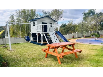 Large Wendy House