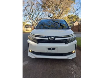 Toyota Voxy 2015