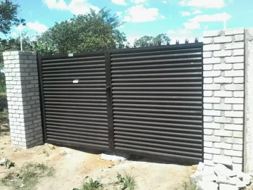 Moushtec Swing Gate