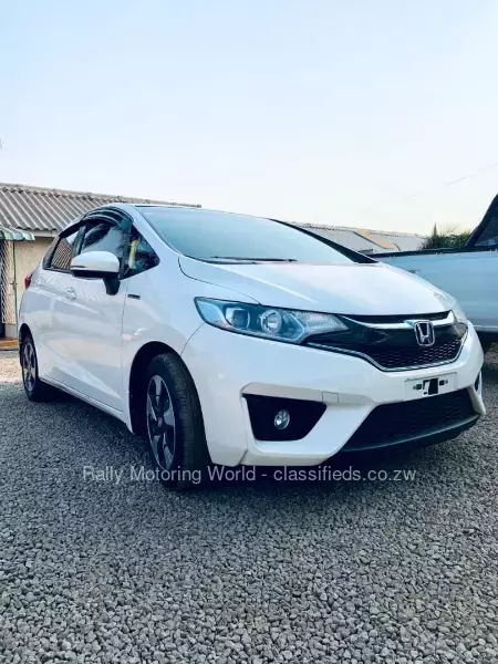 Honda Fit Hybrid 2016