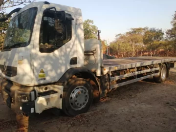 Renault 10 ton flat pan truck