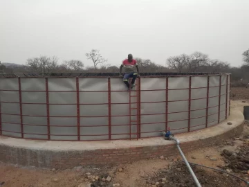 Bulk water storage tanks