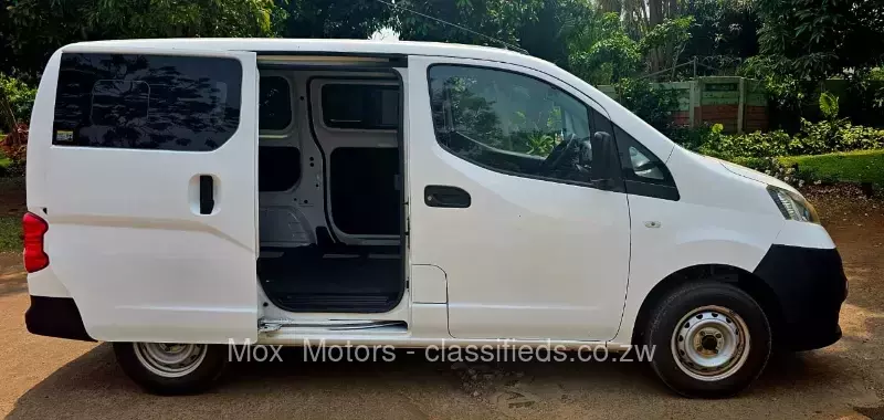 Nissan NV200 2017