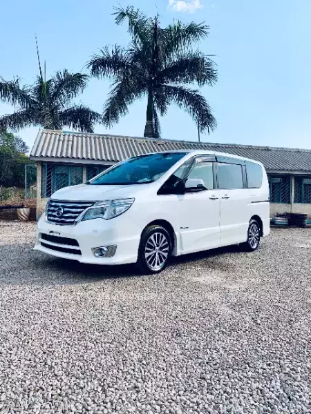 Nissan Serena 2015