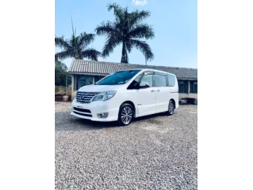 Nissan Serena 2015