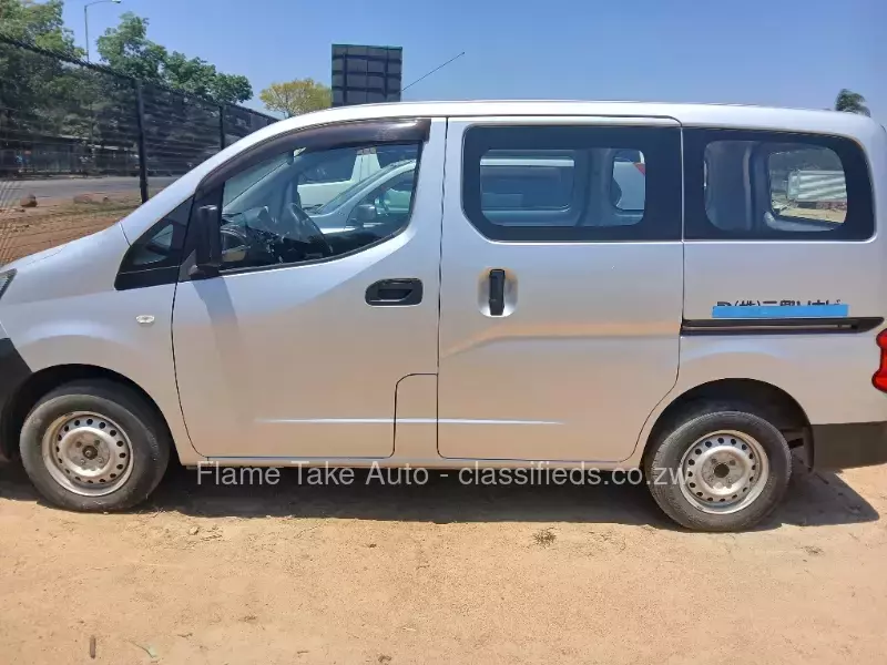 Nissan NV200 2014