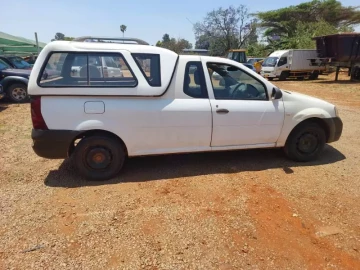 Nissan NP200 2011