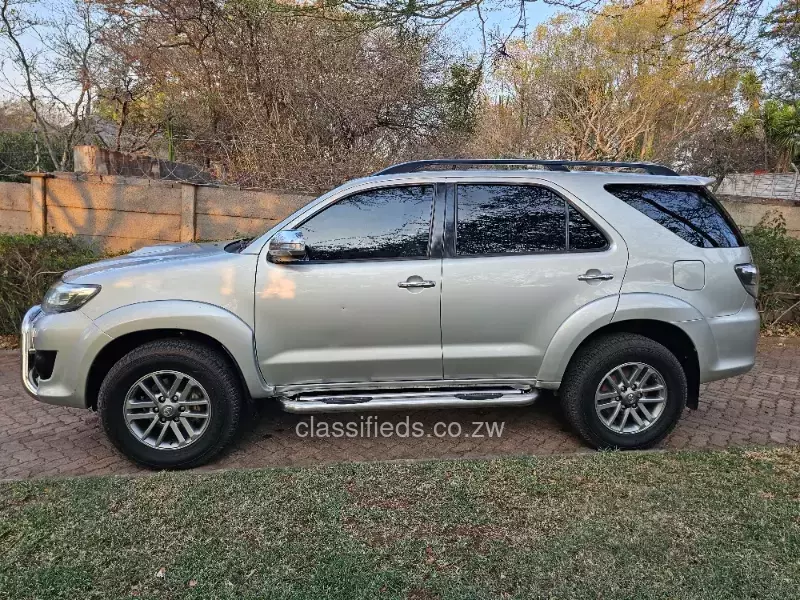 Toyota Fortuner 2013