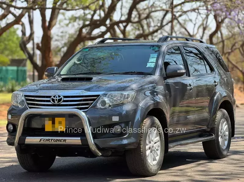 Toyota Fortuner 2015