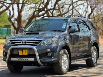 Toyota Fortuner 2015