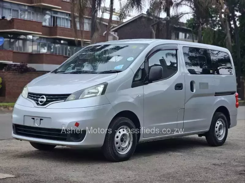 Nissan NV200 2015