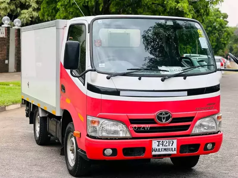 Toyota Dyna 2015