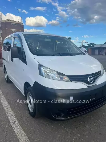 Nissan NV200 2015